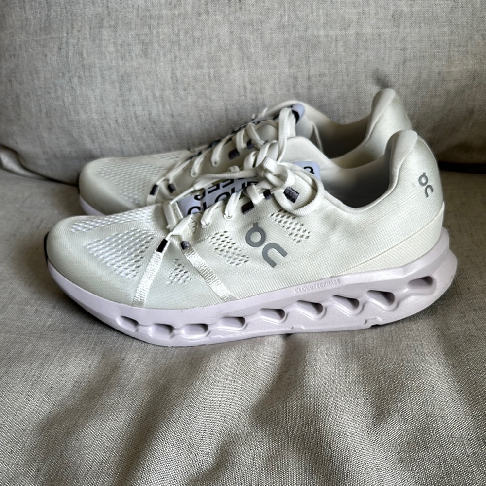 On Running Men cloud surfer White Running Shoes
